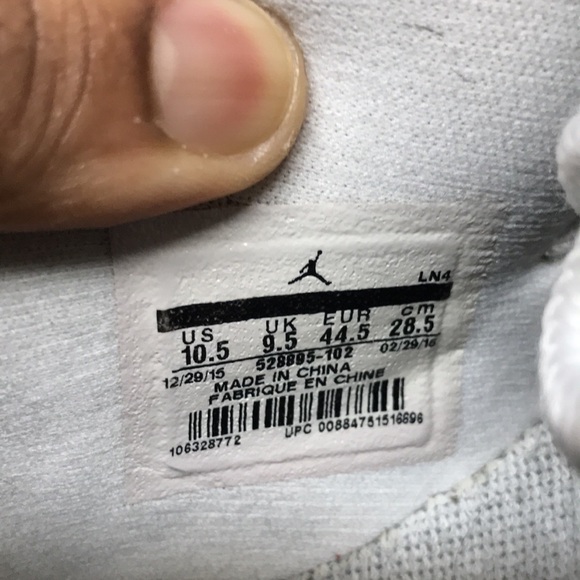 2016 Jordan 11 Retro Low Cherry - Picture 17 of 17
